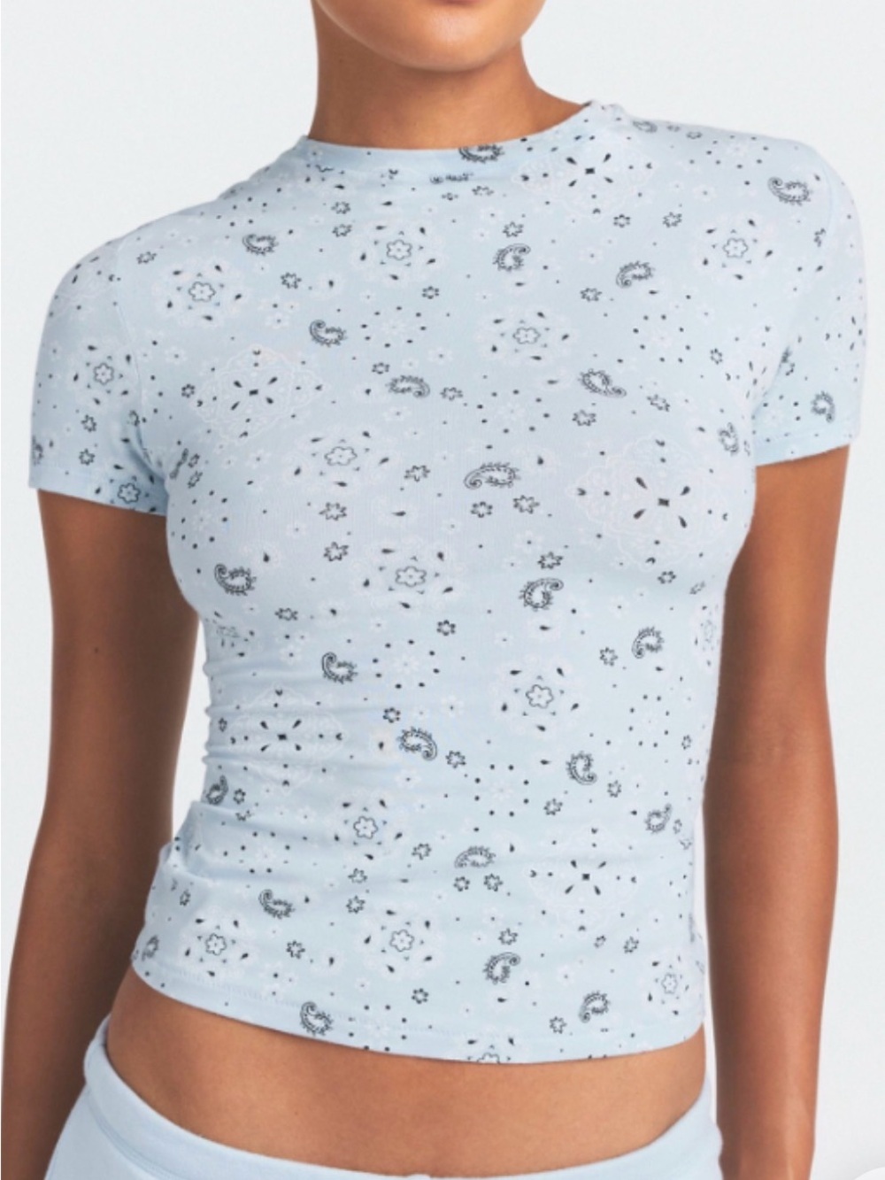 Skims Light Blue Paisley Print Crewneck Tee Sz S